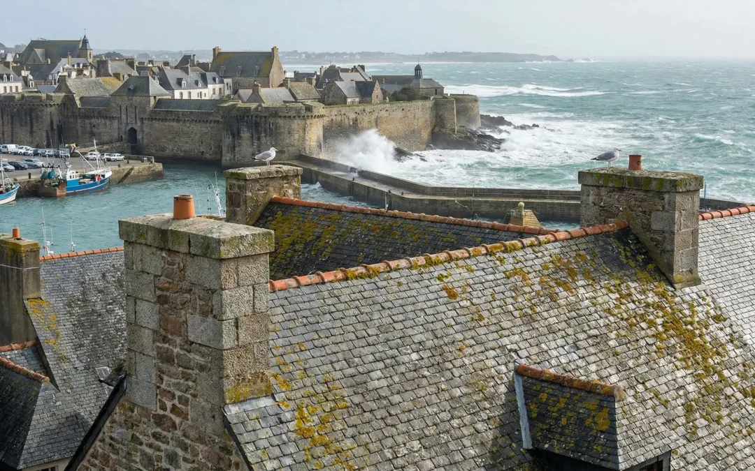 L&rsquo;impact de l&rsquo;air salin sur les toitures à Concarneau : comment se protéger ?